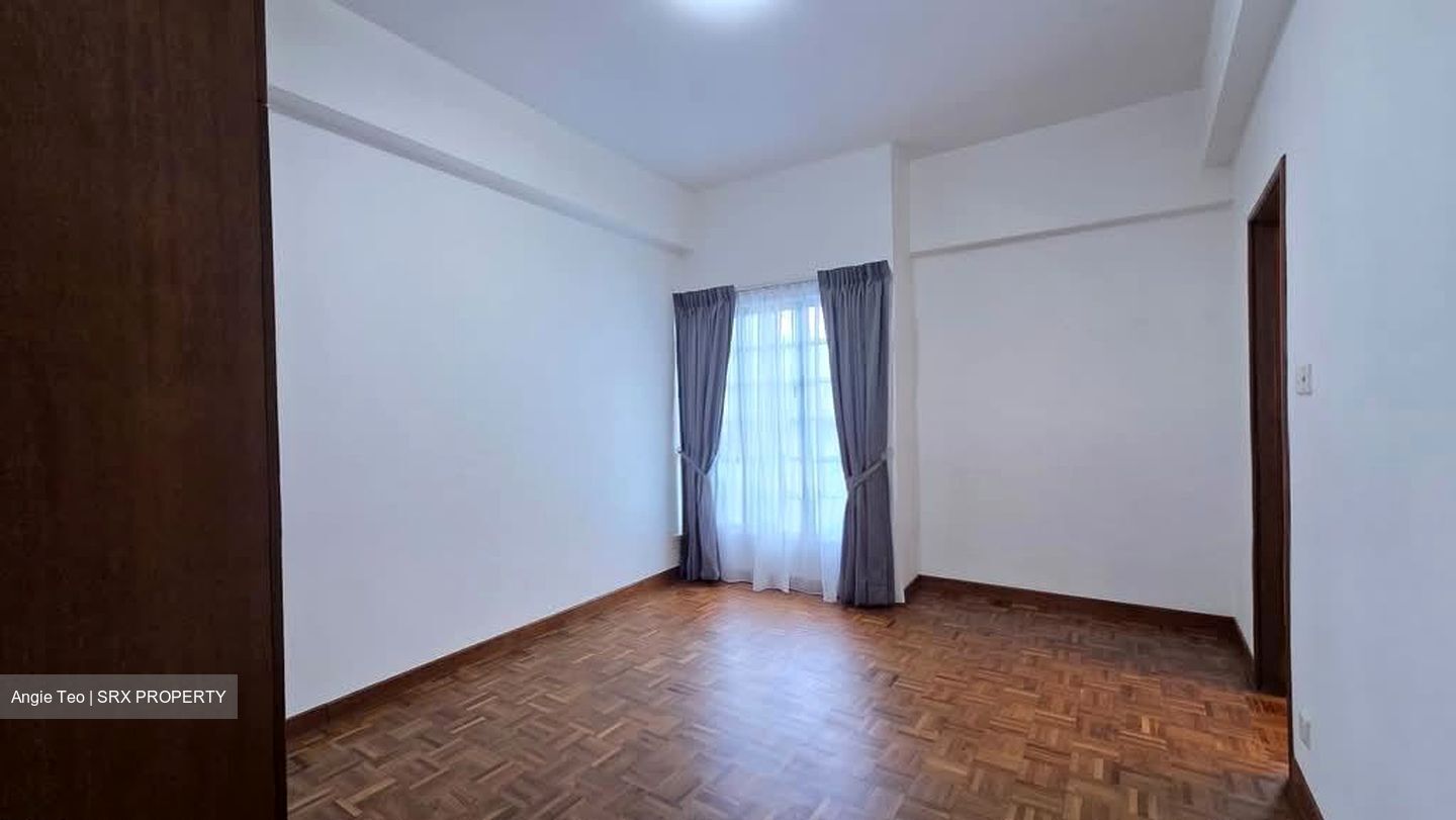 Gold Coast Condo (D5), Condominium #560549341
